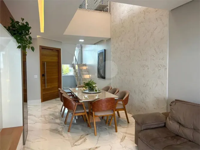 Casa à venda com 4 quartos, sendo 1 suíte, no condomínio Condomíno Helena Maria, Sorocaba