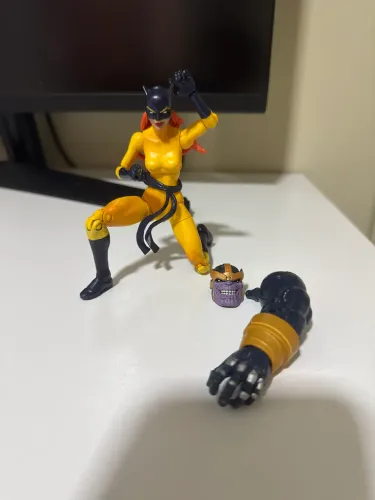 Hellcat Marvel Legends + peça BAF waveThanos (2015)