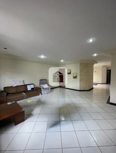Casa para locação no bairro Jardim Karaiba