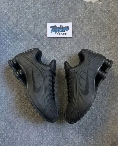 Nike shox R4 triple Black