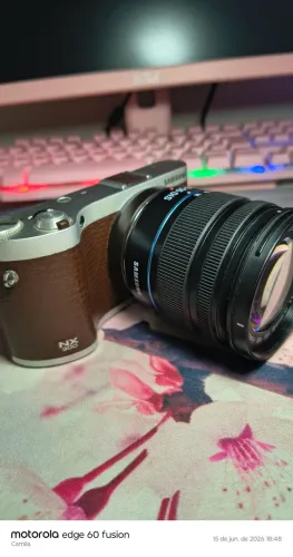 Câmera digital Samsung NX300 20 mega pixel
