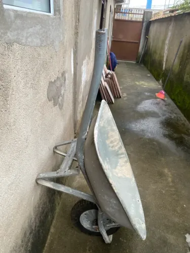 Carrinho de mão a venda 