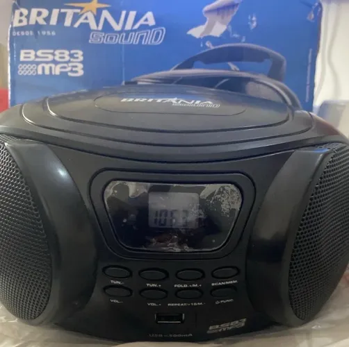 rádio portátil britânia mp3, usb, aux. e fm bivolt preto - bs83