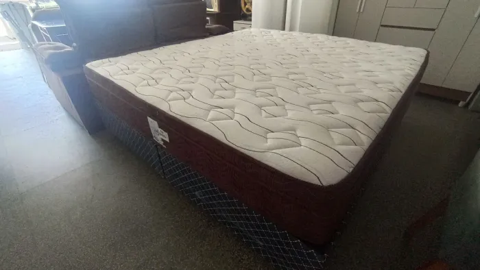Cama box casal Colchão Ortobom molas ensacandas bambú dividimos TB cartão