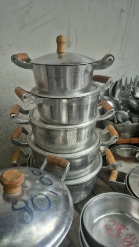 Conjunto de panela de alumínio batido