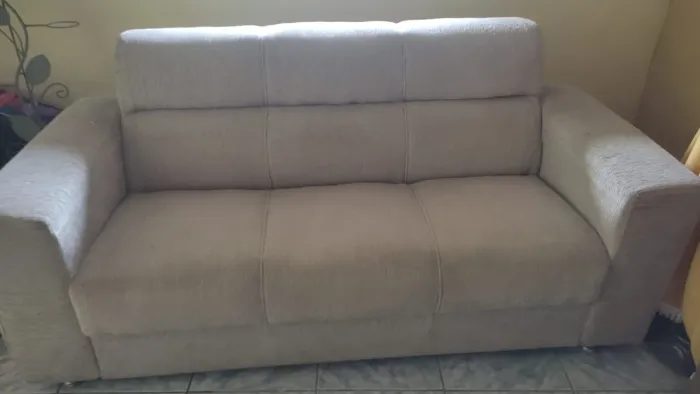Sofá Bege 3 Lugares