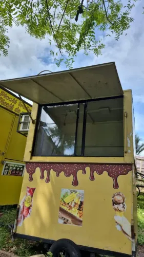 OPORTUNIDADE! Dois contêiner e um carrinho de pipoca.