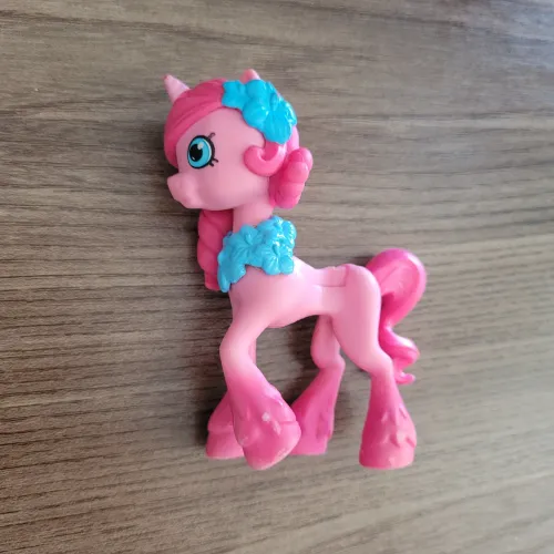 Shopkins Happy Places Rainbow Beach Tropicorn Unicorn