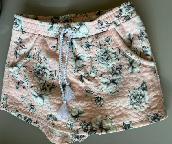 Saia short floral da marca Petit Cherie + brinde/ original