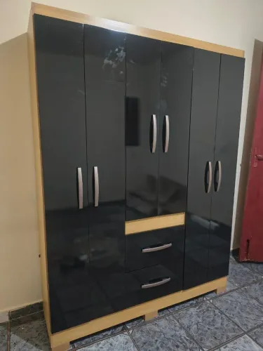 Guarda roupa de casal novo ?