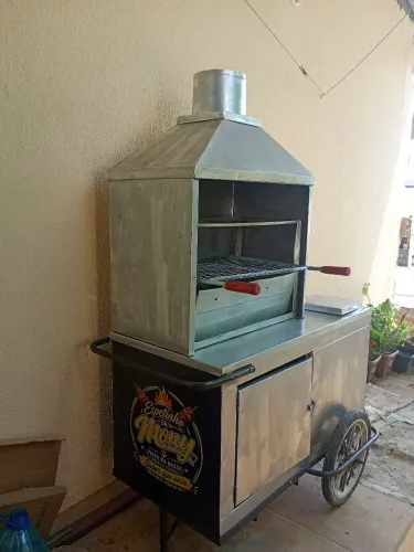 Vende.se ou aluga .se 300 Carrinho de espetinho vendo novíssimo chapa reforçada. plotagem