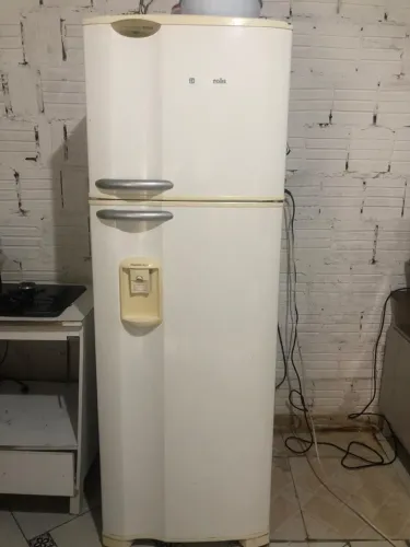 Vende-se geladeira