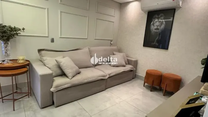 Casa com 3 quartos sendo 2 suíte disponivel para vend ano bairro emuberlandia-MG
