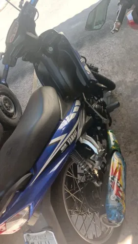 Vendo moto cripton 115 manusl chave reserva tenho desde zero