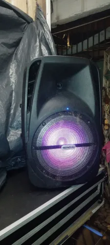 Caixa de som Mundial falante de 12 blotoot pendrive e rádio R200