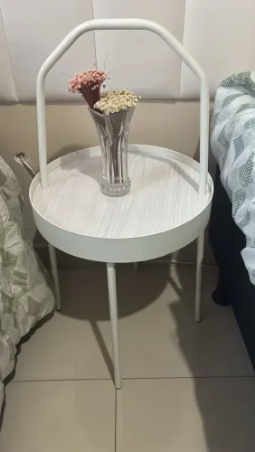 Mesa de cabeceira linda bem conservada