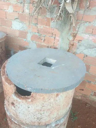 Vendo 6 manilha e 2 tampas de 90 cm