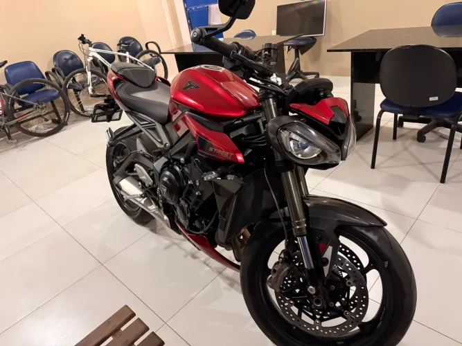 STREET TRIPLE 765 RS