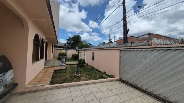 Alugo casa no Vieiralves perto da Djalma Batista