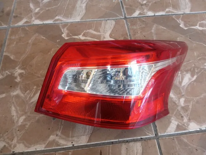 Lanterna traseira direita Nissan Sentra 2017 2018