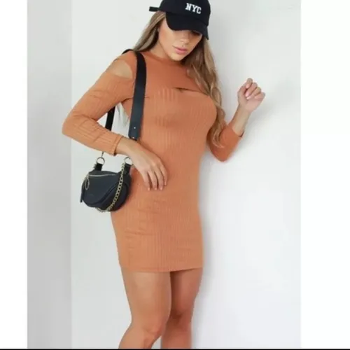 Vestido manga longa canelado e recortes moda blogueira