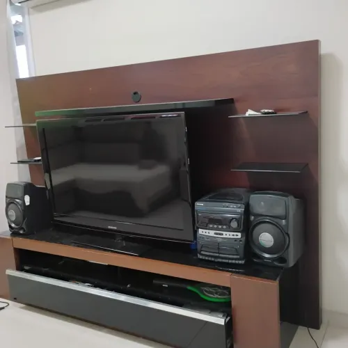 Rack para TV com Painel em Madeira *