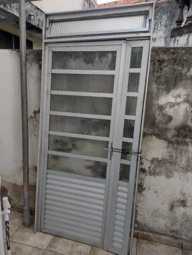 Porta De Alumínio Com Bandeira Basculante E Lateral - Usada