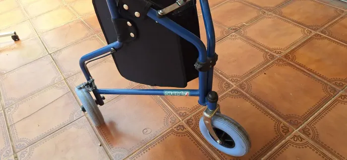 Andador com Rodas e Cesto
