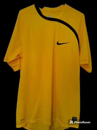 Camisa semi nova Nike amarela Tamanho P