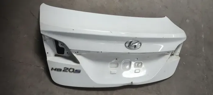 tampa da mala HB20 sedan com detalhe 