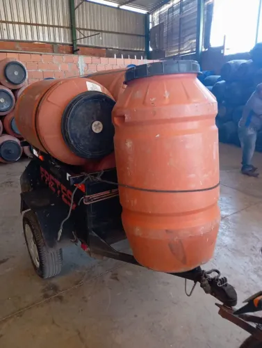 Tambores de plástico 240 litros leiteira de 50. litros ideal para água potável 