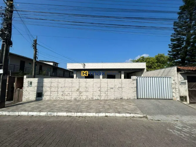 Venda: Casa com 3 dormitórios (1 suíte) e 2 kitnets Centro, Navegantes