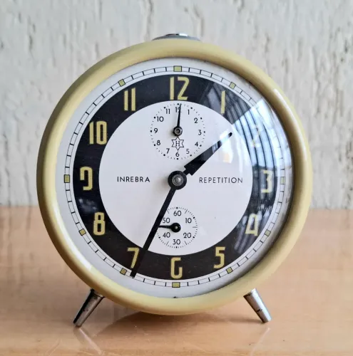 Relógio despertador Inrebra anos 70 funcionando.