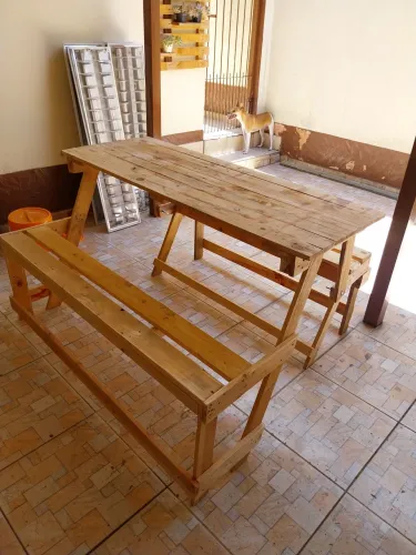 Mesa que vira  Banco de Madeira para Jardim