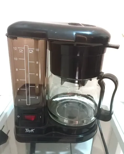 Linda Cafeteira Elétrica Semi-Nova já vai com o filtro permanente
