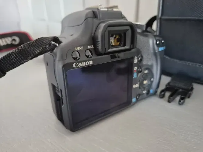 Câmera fotográfica Rebel T1i COM DEFEITO NO VISOR