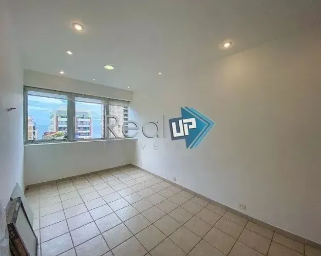Sala comercial à venda com vista mar