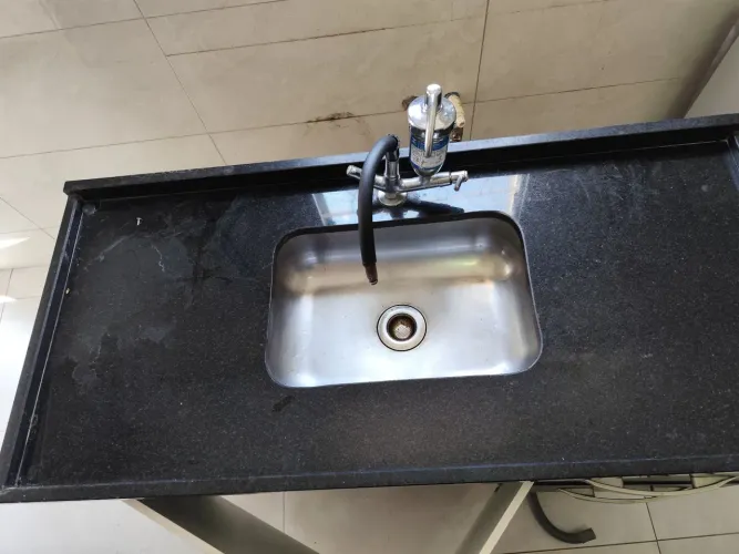 Vendo pia pedra preta com filtro ( parte de cima)