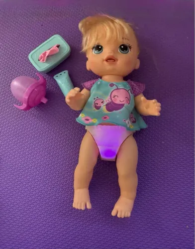 Boneca Baby alive fralda mágica fala inglês