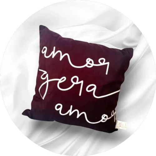 Um Toque de Charme e Sofisticação em Sua Decoração: Capa para Almofada Decorativa