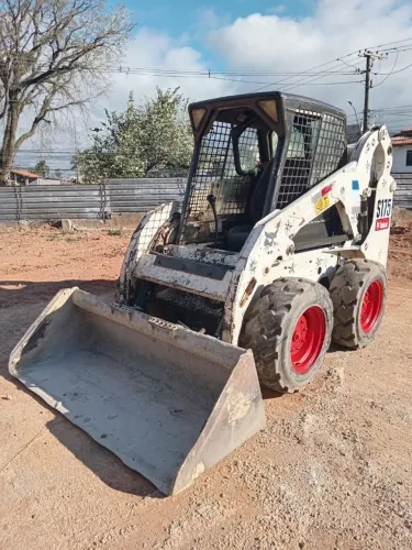 Mini Carregadeira Bobcat S175 alavancas e pedal 