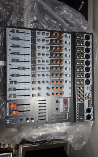 Mesa de Som Soundcraft SX1202FX 12 Canais