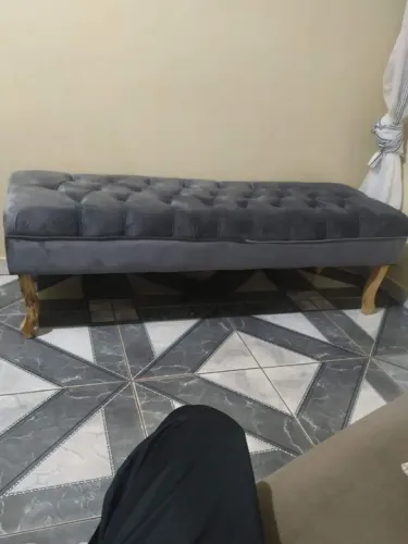 Banco estofado cinza 140x45 por apenas 399