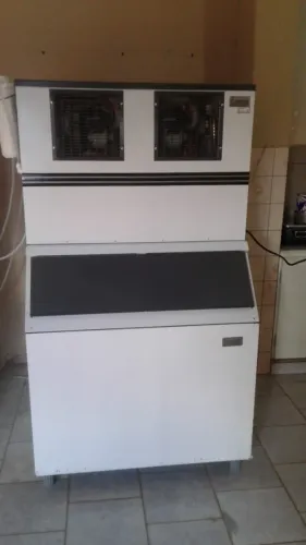 Máquinas de Gelo Everest - 50 a 300 kg/dia!