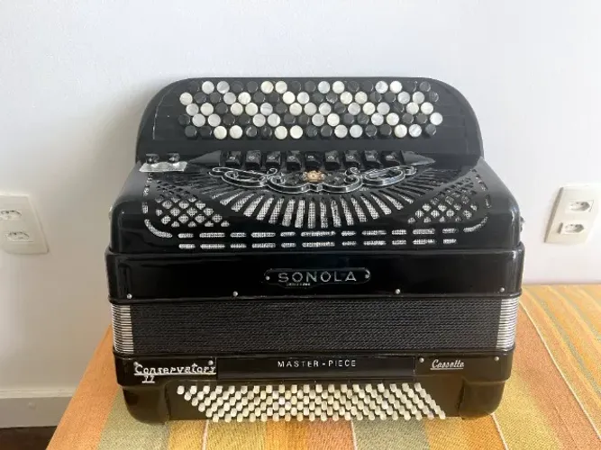 Acordeon Cromático Sonola Conservatory 77 Preto