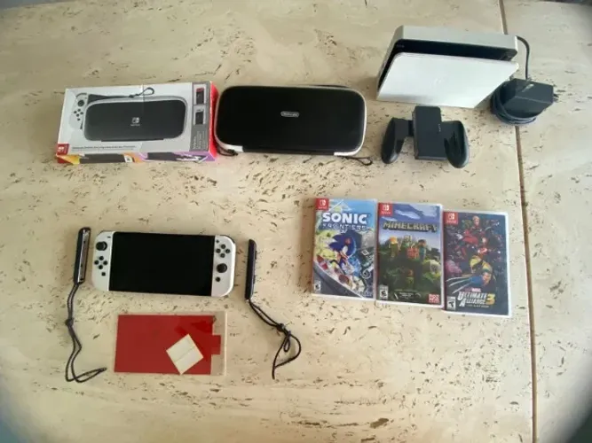 Nintendo Switch OLED Branco com 3 Jogos + Estojo + acessórios - Impecável!