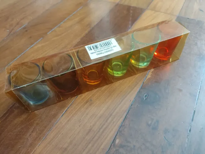 Jogo de 6 Copinhos Coloridos para Vodka