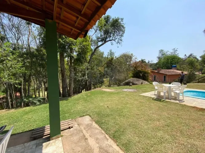 Chácara com 03 dormitórios, sendo 1 suíte a venda - Granja Viana - Cotia/SP