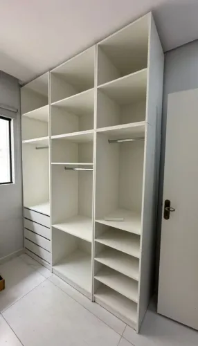 CLOSET MODULADO - CABIDEIROS 