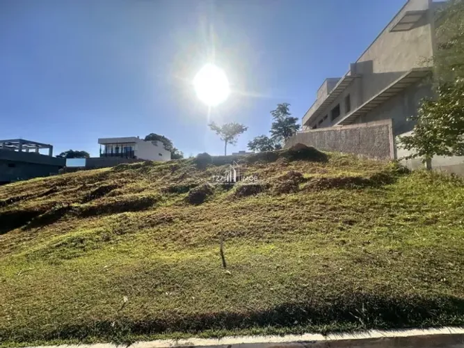 Lote em oportunidade no Condomínio Vale Verde, com 400,69 m², quitado e registrado.